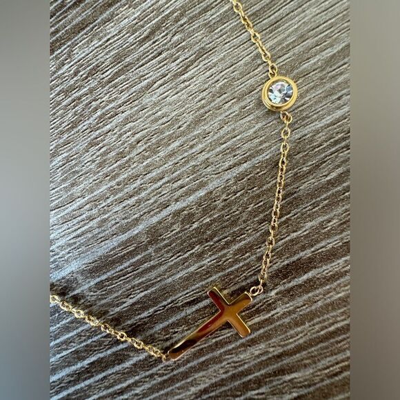 Trendy cross necklace N584 - Picture 3 of 5